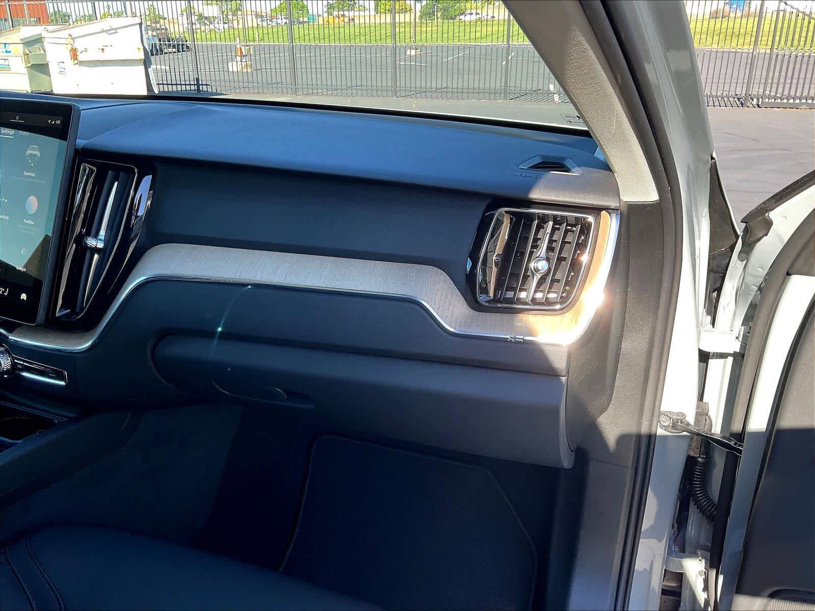 New 2026 Volvo XC60 B5 Core AWD/4WD image 28