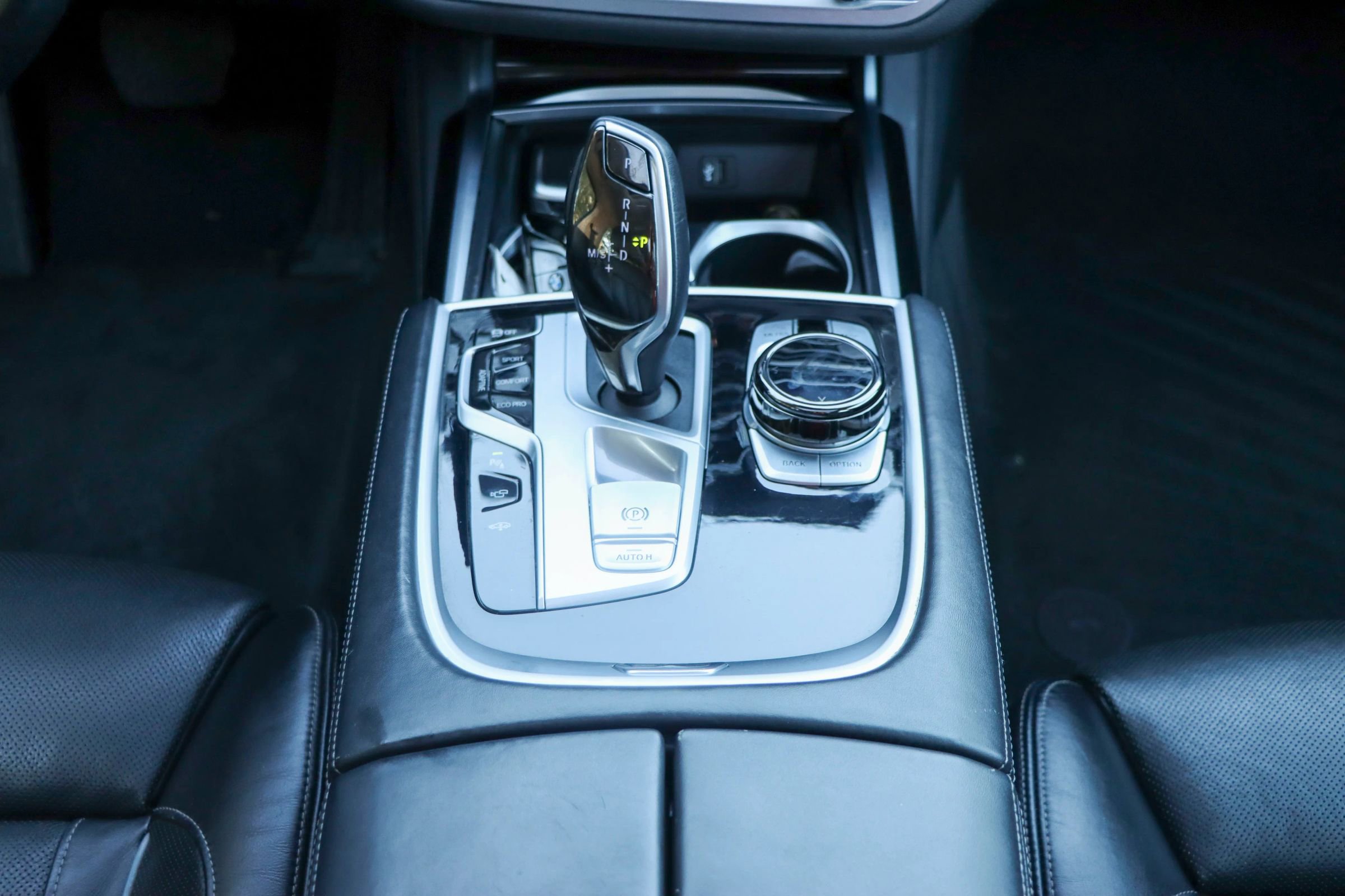 Used 2019 BMW 740i w/ Executive Package image 27