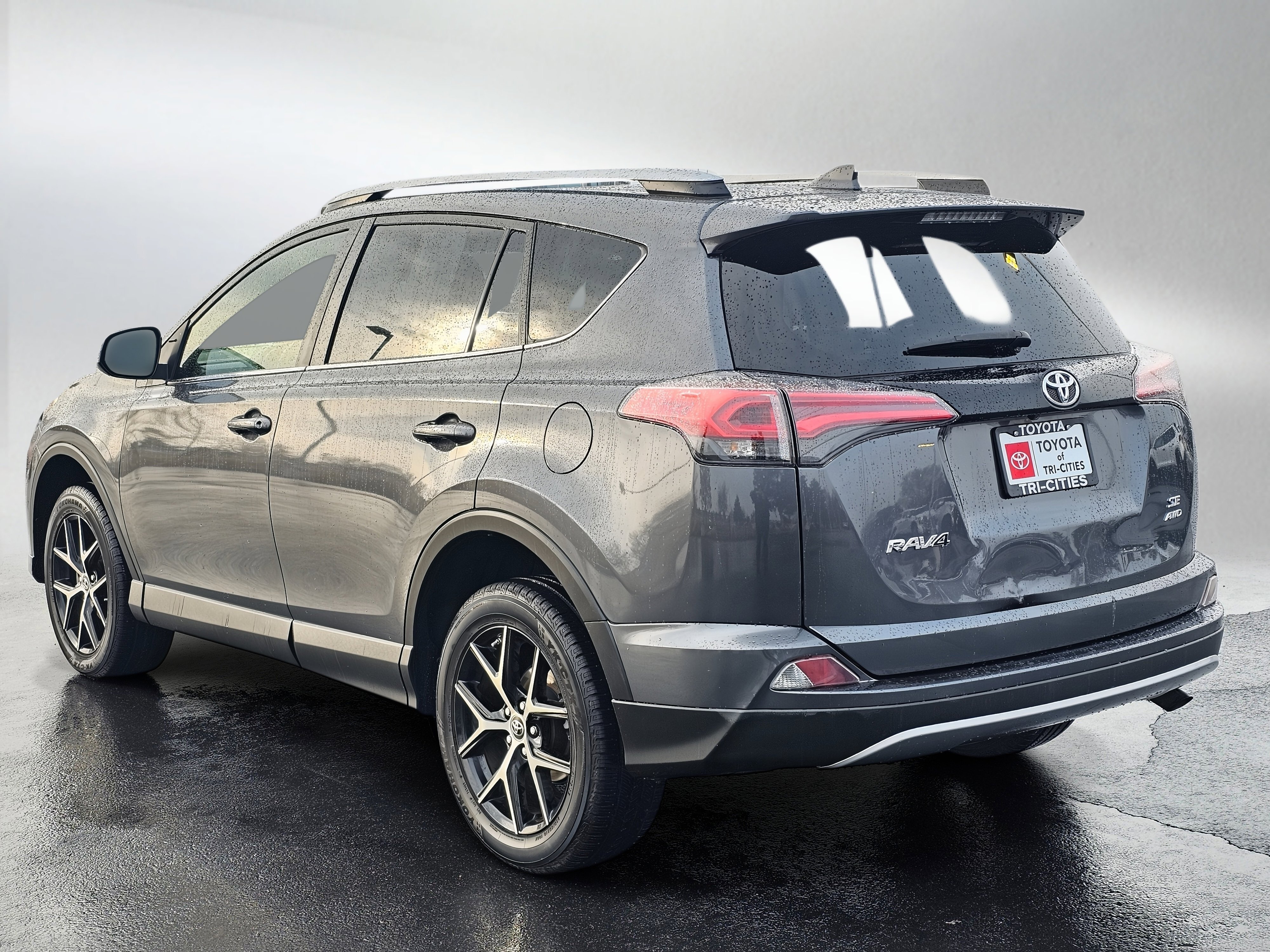 Used 2017 Toyota RAV4 SE w/ Power Extra Value Package AWD/4WD image 3