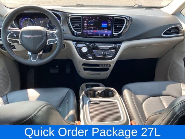 Used 2024 Chrysler Pacifica Touring-L image 6