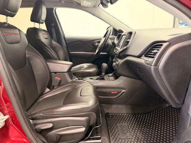 Used 2020 Jeep Cherokee Trailhawk w/ Comfort & Convenience Group AWD/4WD image 17