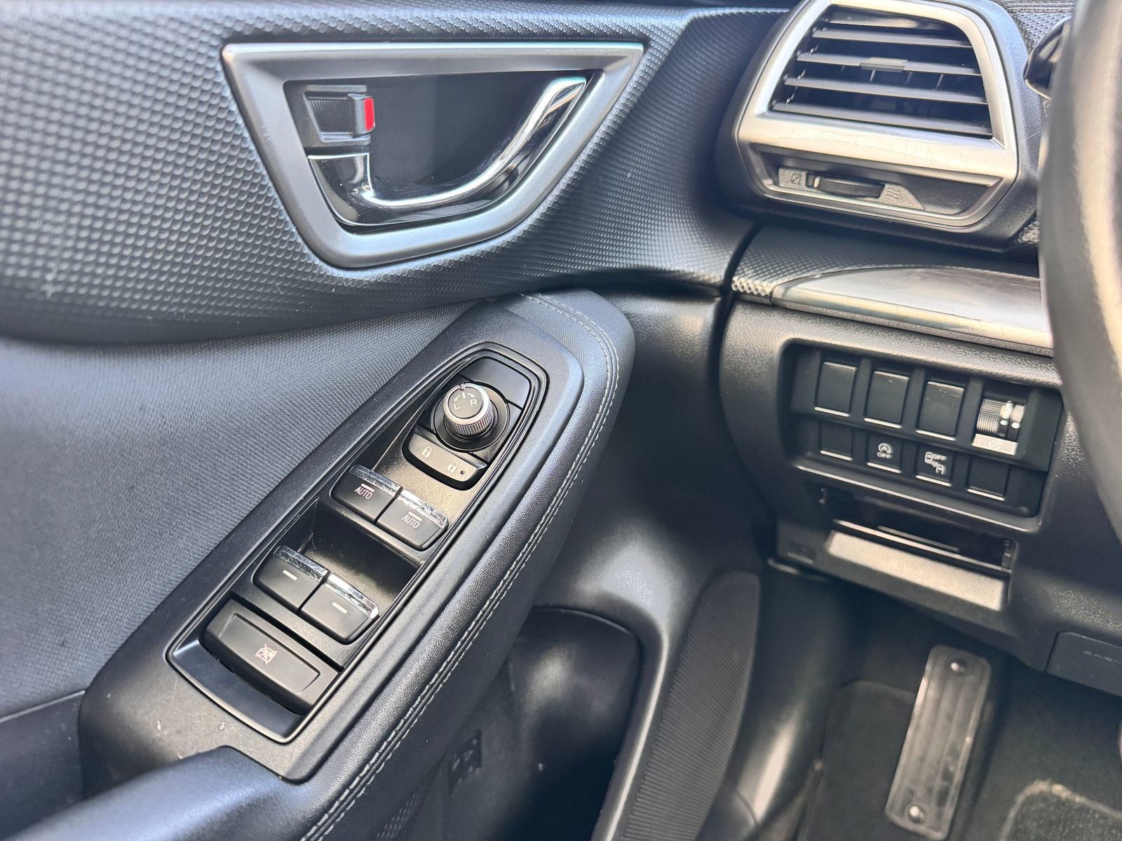 Used 2019 Subaru Forester Premium AWD/4WD image 13