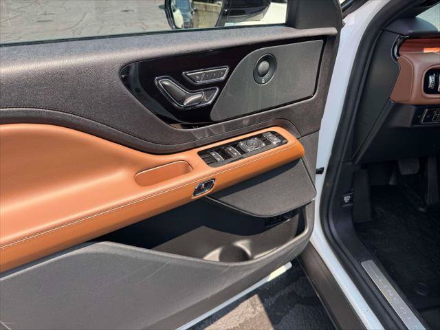 Used 2023 Lincoln Aviator Reserve w/ Elements Package Plus AWD/4WD image 17