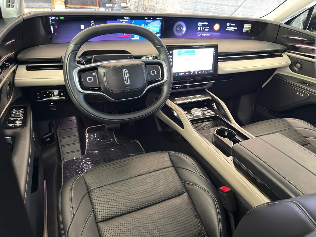 Used 2025 Lincoln Nautilus Reserve AWD/4WD image 12
