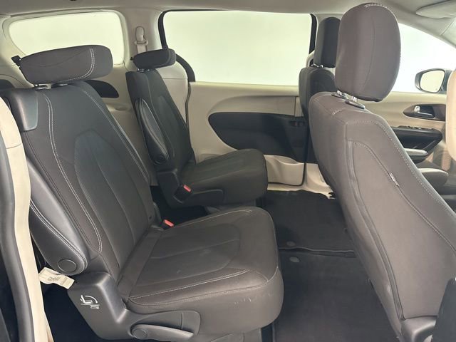 Used 2023 Chrysler Voyager LX image 29