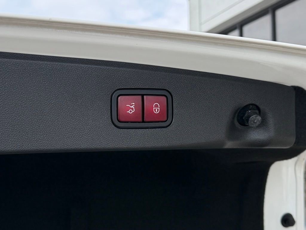 Used 2014 Mercedes-Benz E 350 Sedan image 24