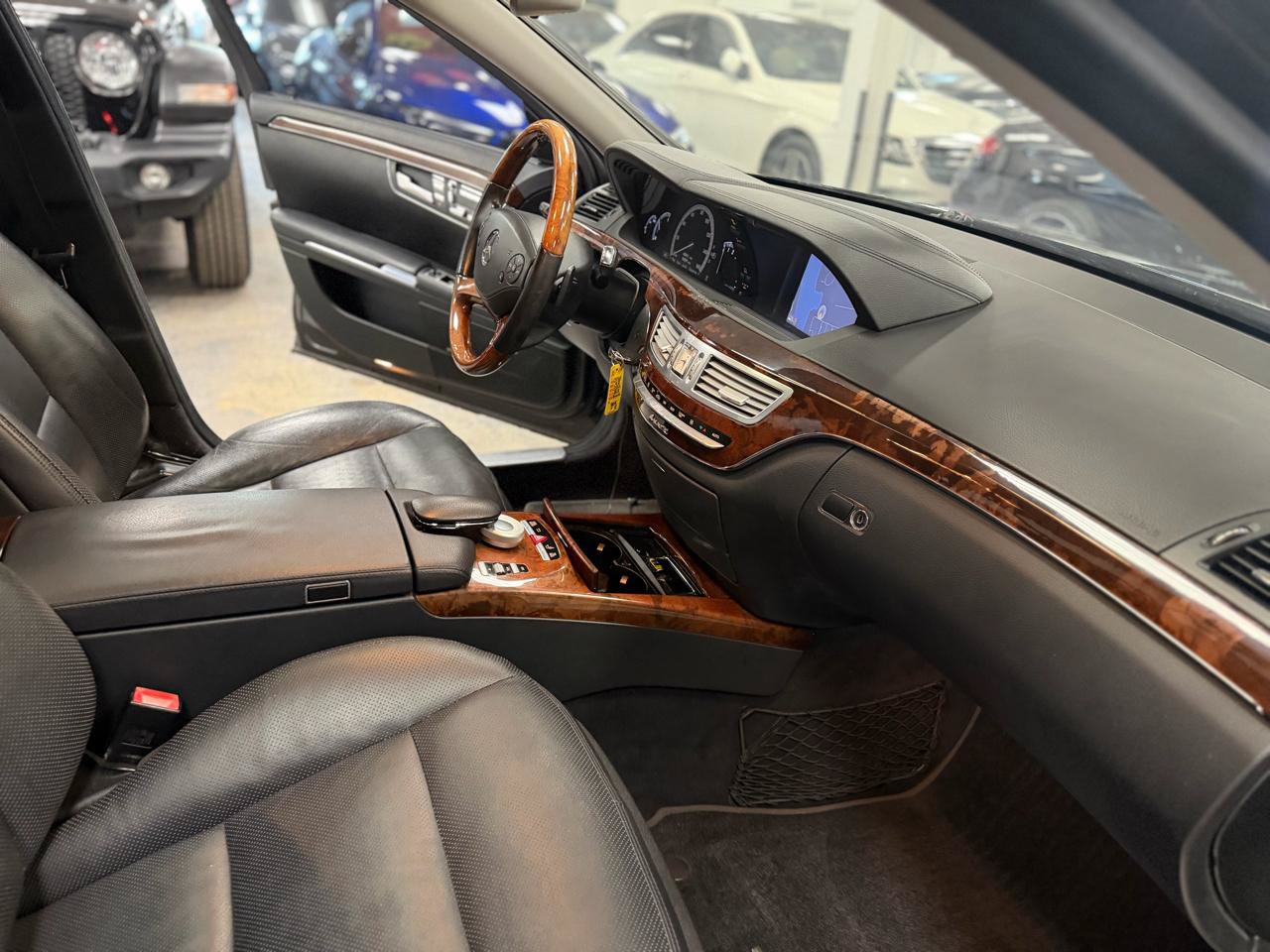 Used 2010 Mercedes-Benz S 550 4MATIC image 32