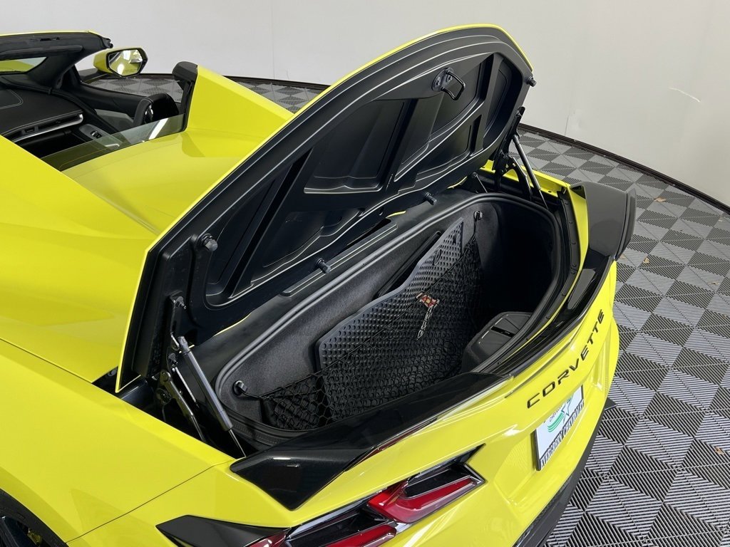 Used 2022 Chevrolet Corvette Stingray w/ Z51 Performance Package image 18