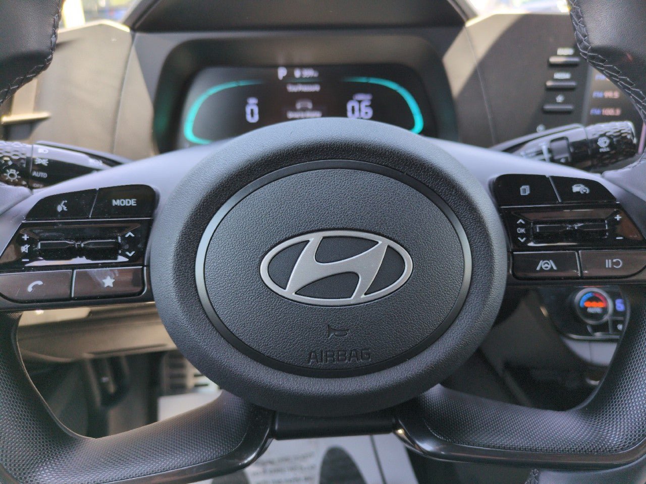 Used 2025 Hyundai Elantra Sport FWD image 16