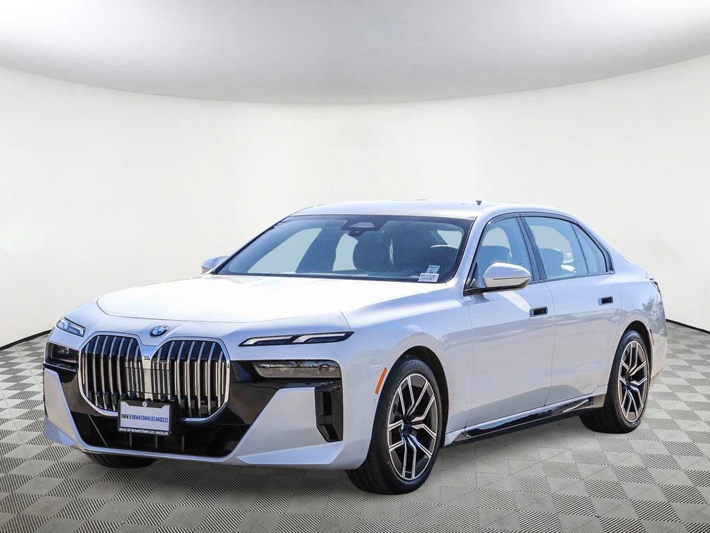 Used 2025 BMW 740i xDrive image 3