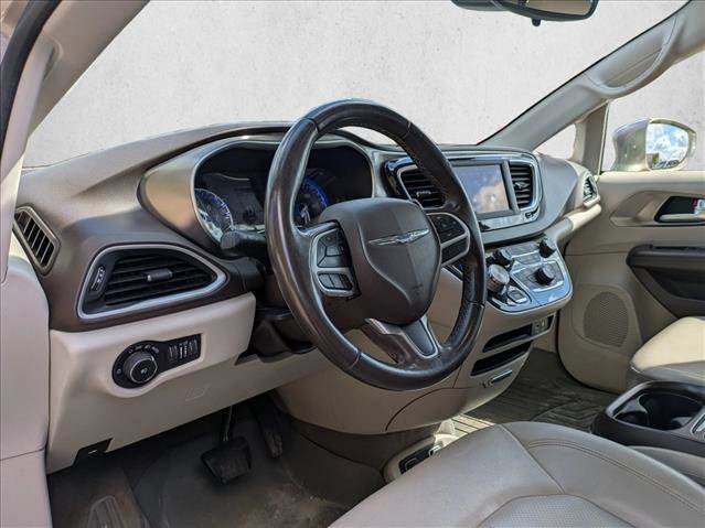 Used 2018 Chrysler Pacifica Touring-L w/ Tire & Wheel Group image 10