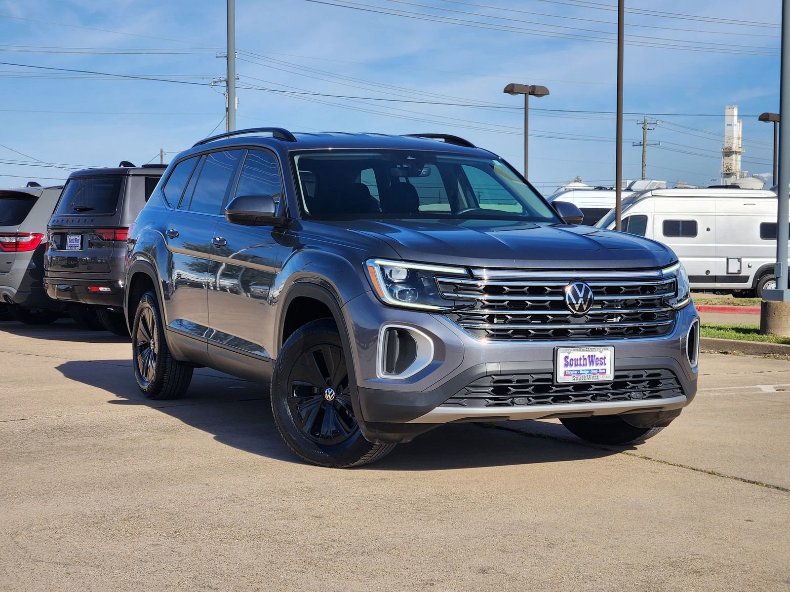 Used 2024 Volkswagen Atlas SE image 1