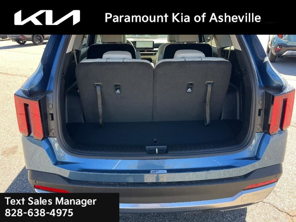 Certified 2025 Kia Sorento EX image 29
