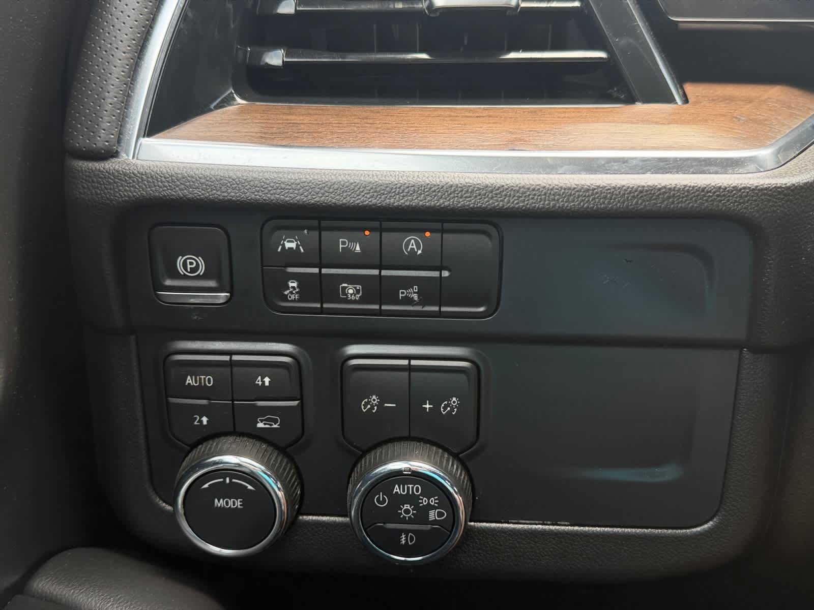 Used 2025 Chevrolet Tahoe High Country AWD/4WD image 27
