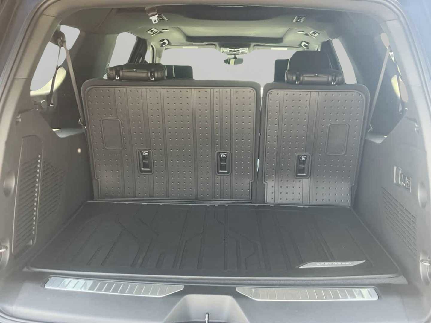 New 2026 Chevrolet Suburban High Country image 7