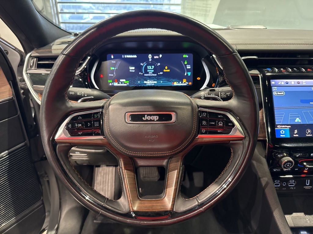 Used 2022 Jeep Grand Cherokee Summit w/ Luxury Tech Group V image 31