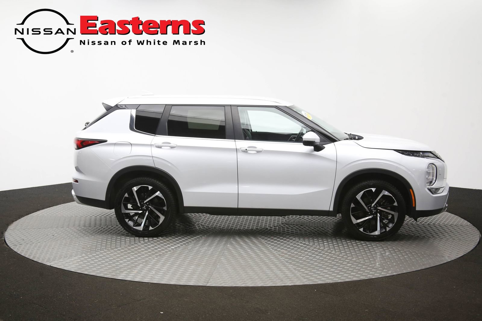 Used 2024 Mitsubishi Outlander AWD image 46