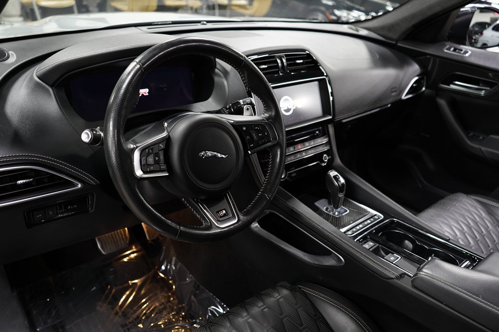 Used 2019 Jaguar F-PACE SVR AWD/4WD image 11