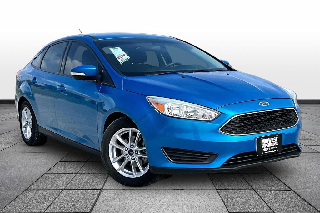 Used 2016 Ford Focus SE image 2