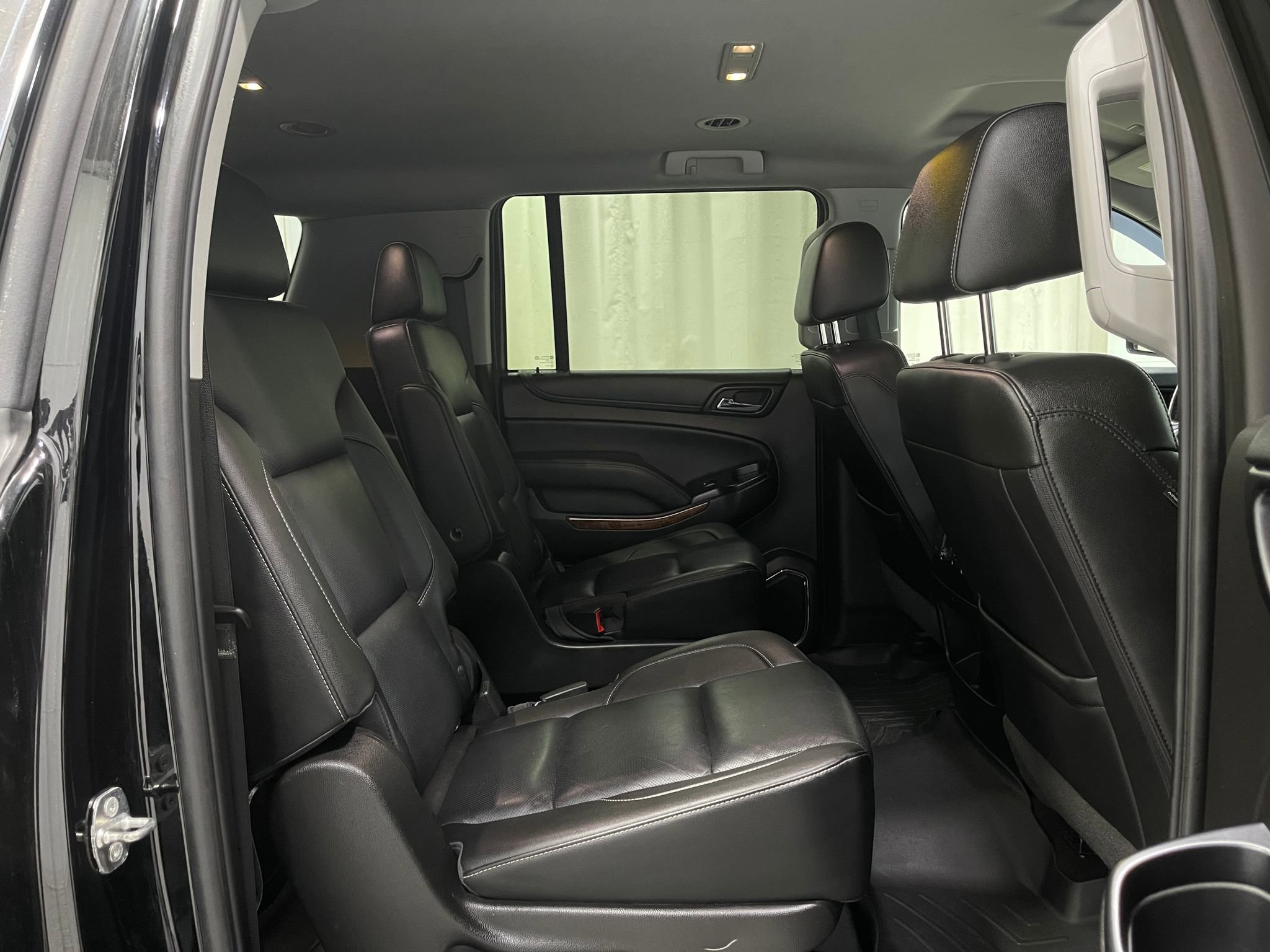 Used 2018 Chevrolet Suburban Premier image 32