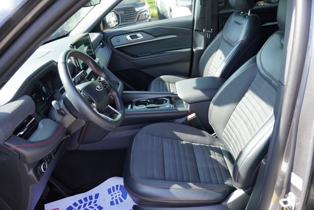 Used 2025 Ford Explorer ST-Line w/ ST-Line Street Pack AWD/4WD image 15
