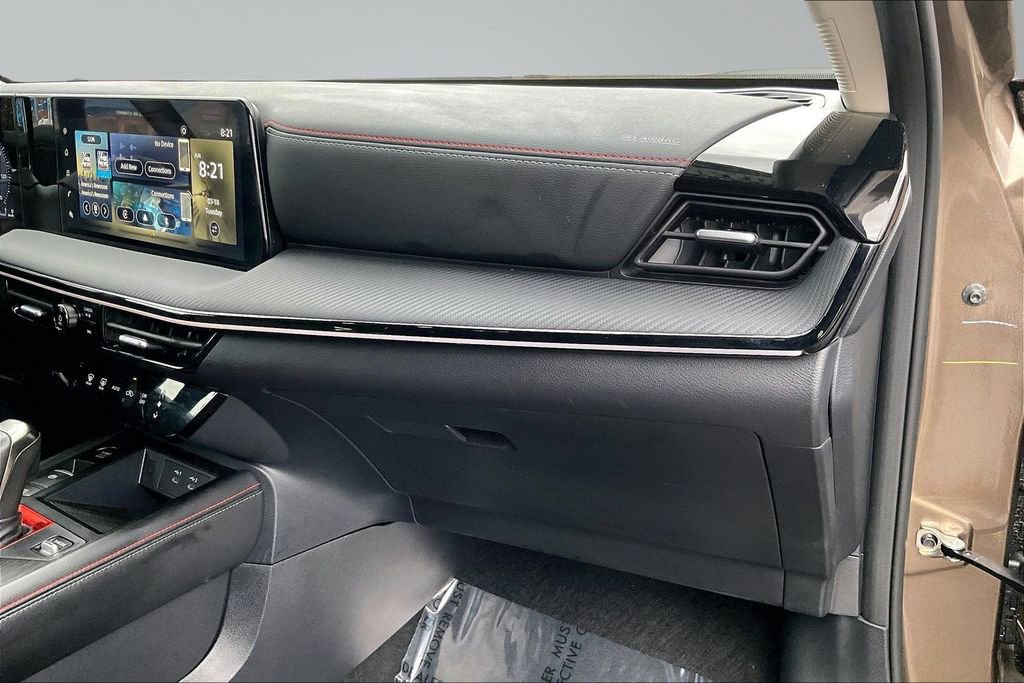 Used 2025 Nissan Kicks SR image 17