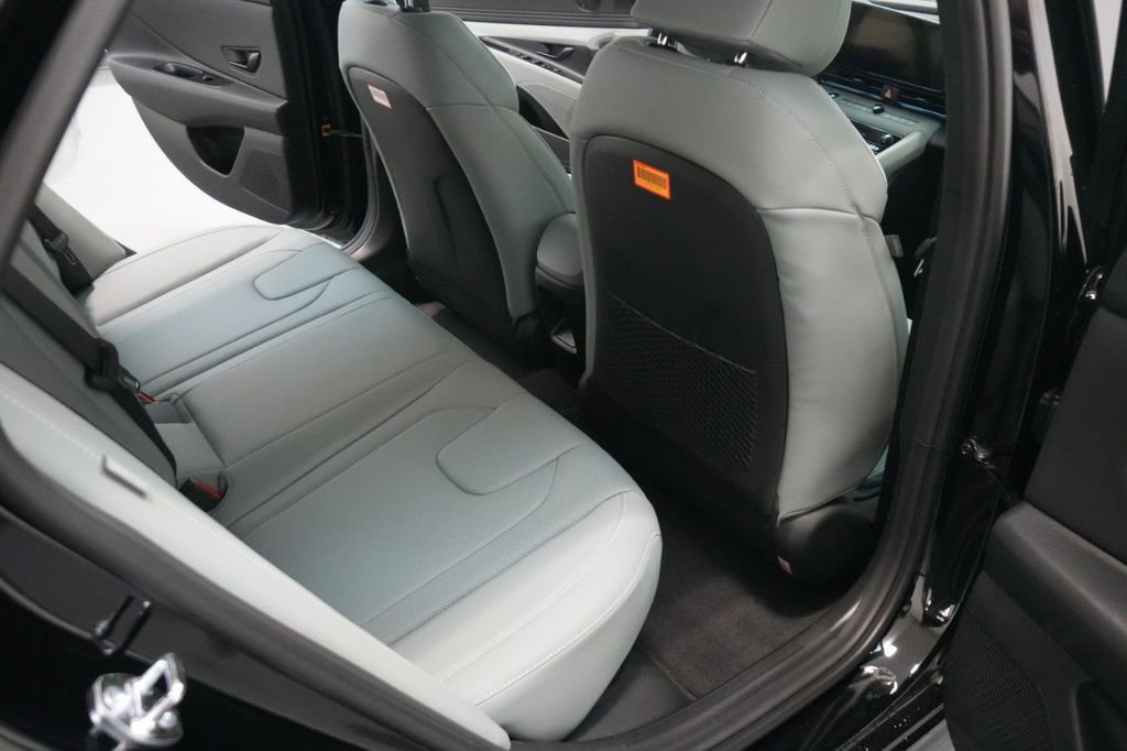 New 2025 Hyundai Elantra Limited image 37