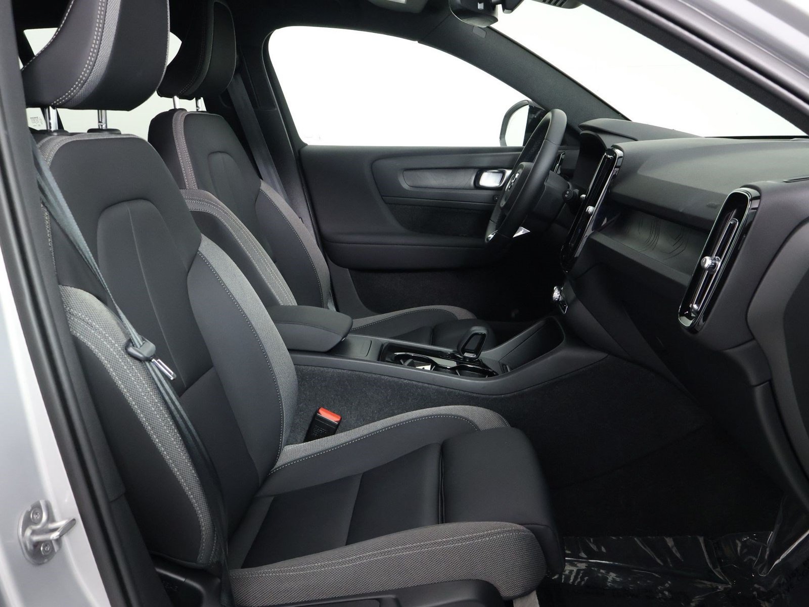 Certified 2023 Volvo XC40 Recharge Core w/ Protection Package Premier AWD/4WD image 27