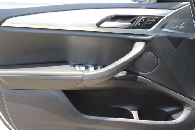 Used 2025 BMW X4 xDrive30i AWD/4WD image 11