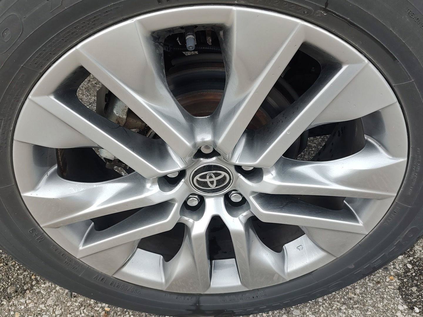 Used 2022 Toyota RAV4 XLE Premium AWD/4WD image 32