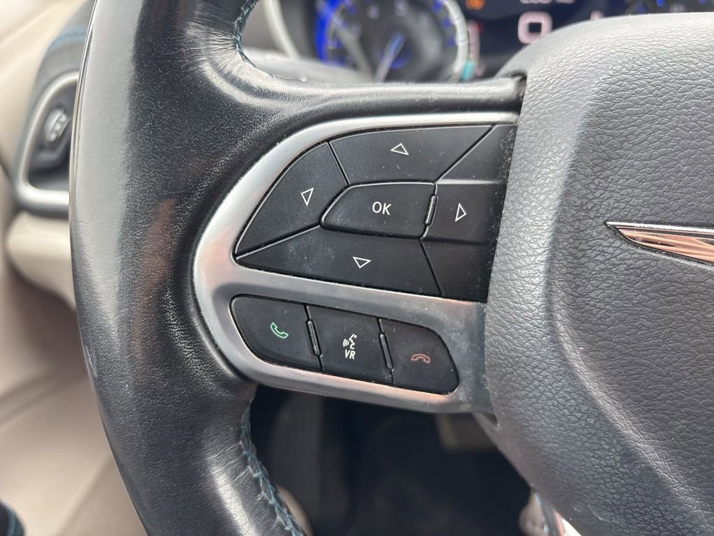 Used 2021 Chrysler Pacifica Touring-L image 21