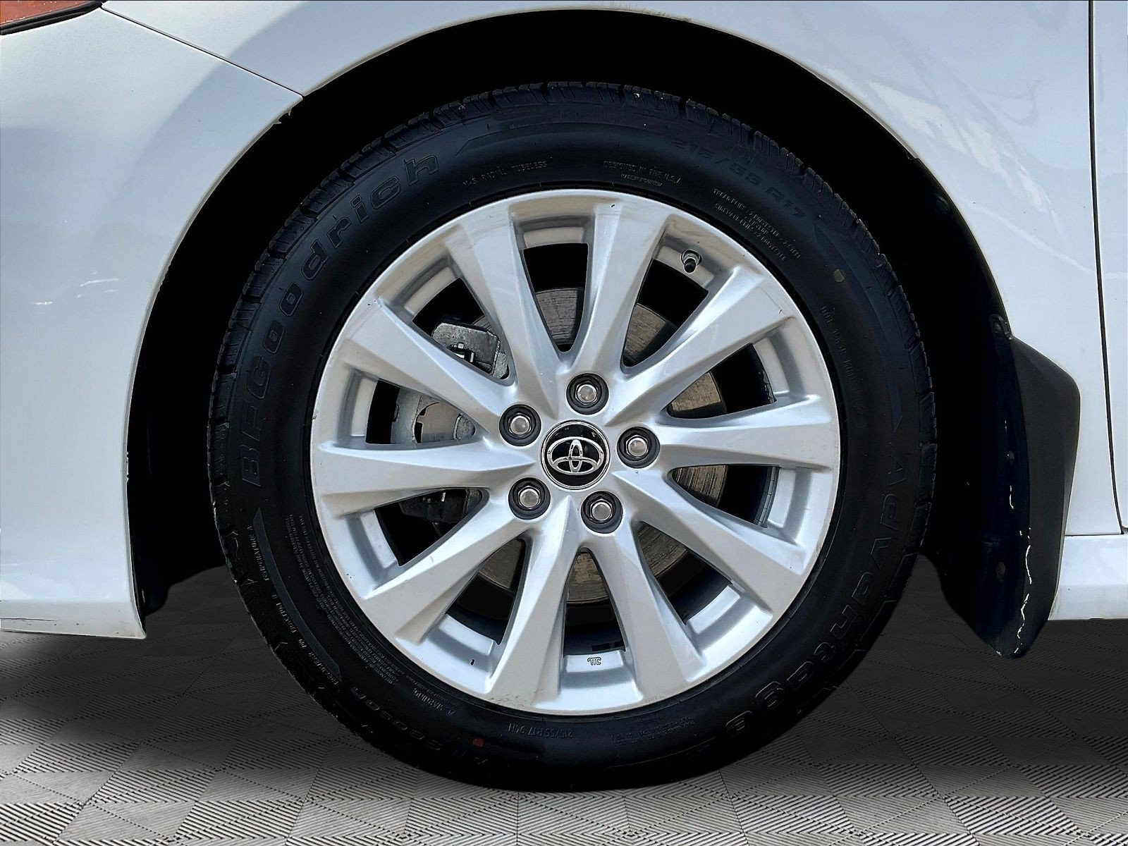 Used 2019 Toyota Camry LE FWD image 33