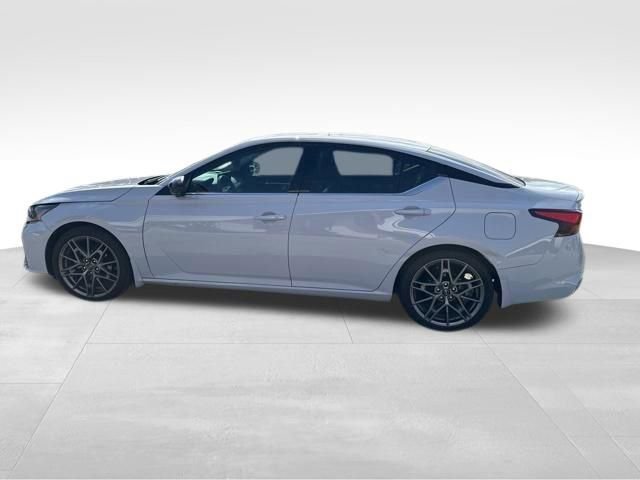 Used 2024 Nissan Altima 2.0 SR image 13