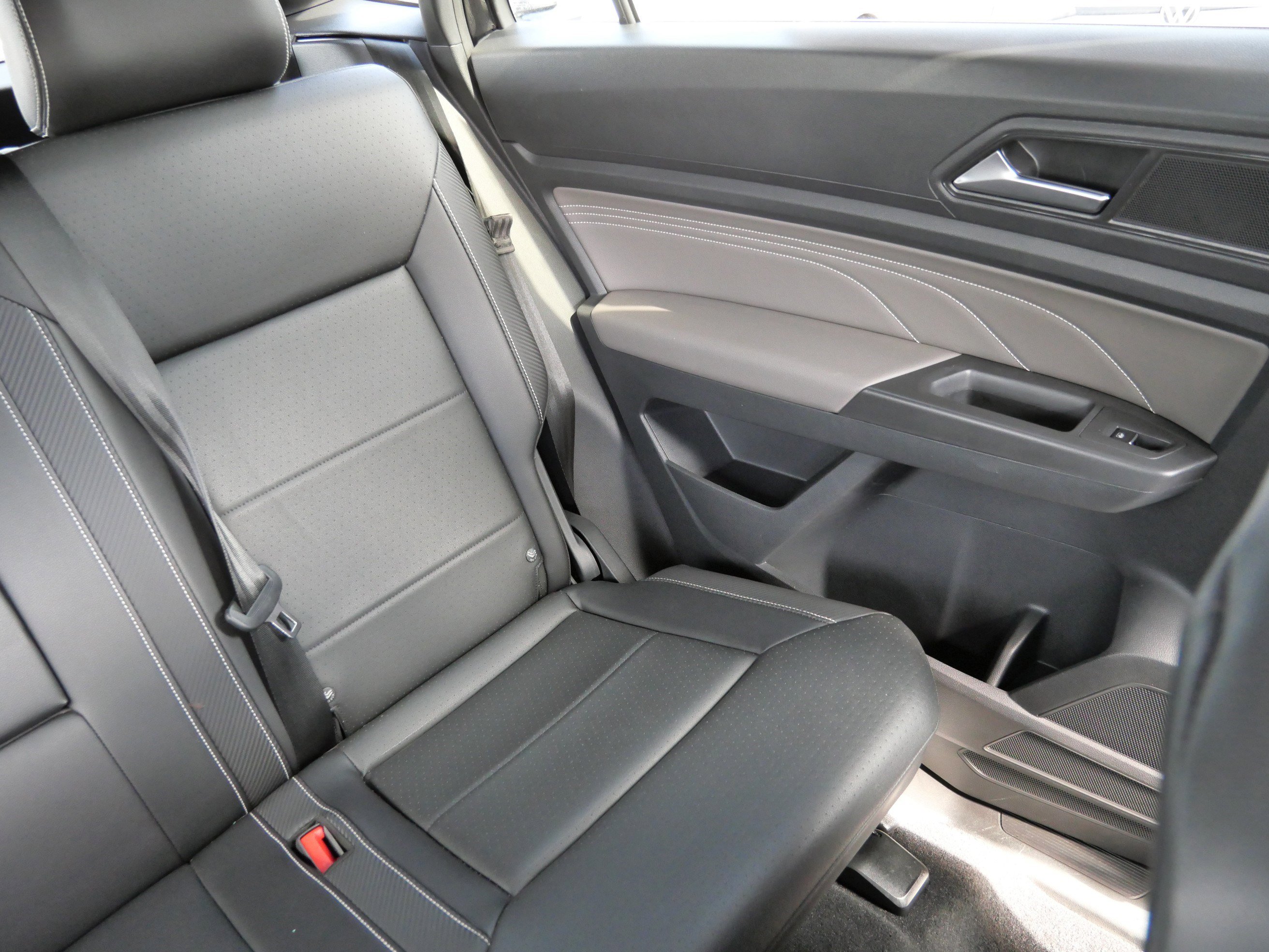Certified 2023 Volkswagen Atlas Cross Sport SE image 14
