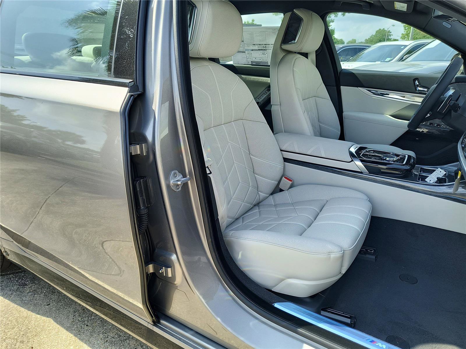 Used 2025 BMW 740i w/ Executive Package image 12