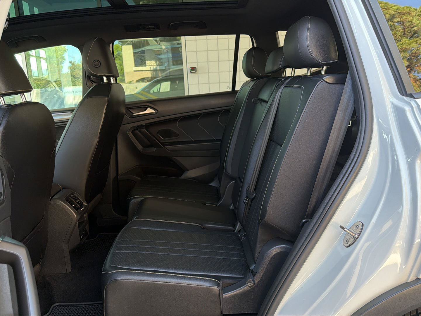 Certified 2023 Volkswagen Tiguan SE R-Line FWD image 17
