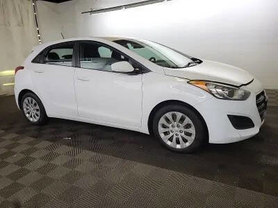 Used 2017 Hyundai Elantra GT image 4