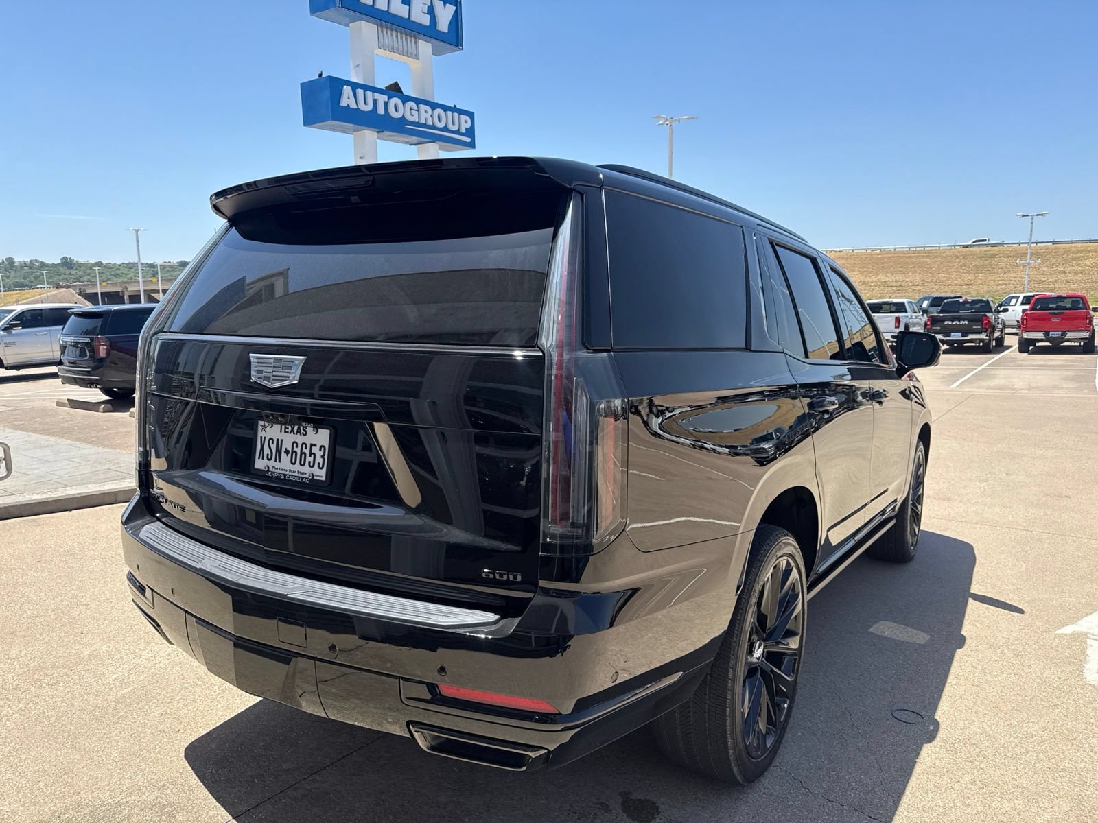 Used 2026 Cadillac Escalade Platinum Sport w/ LPO, ONYX Package AWD/4WD image 6