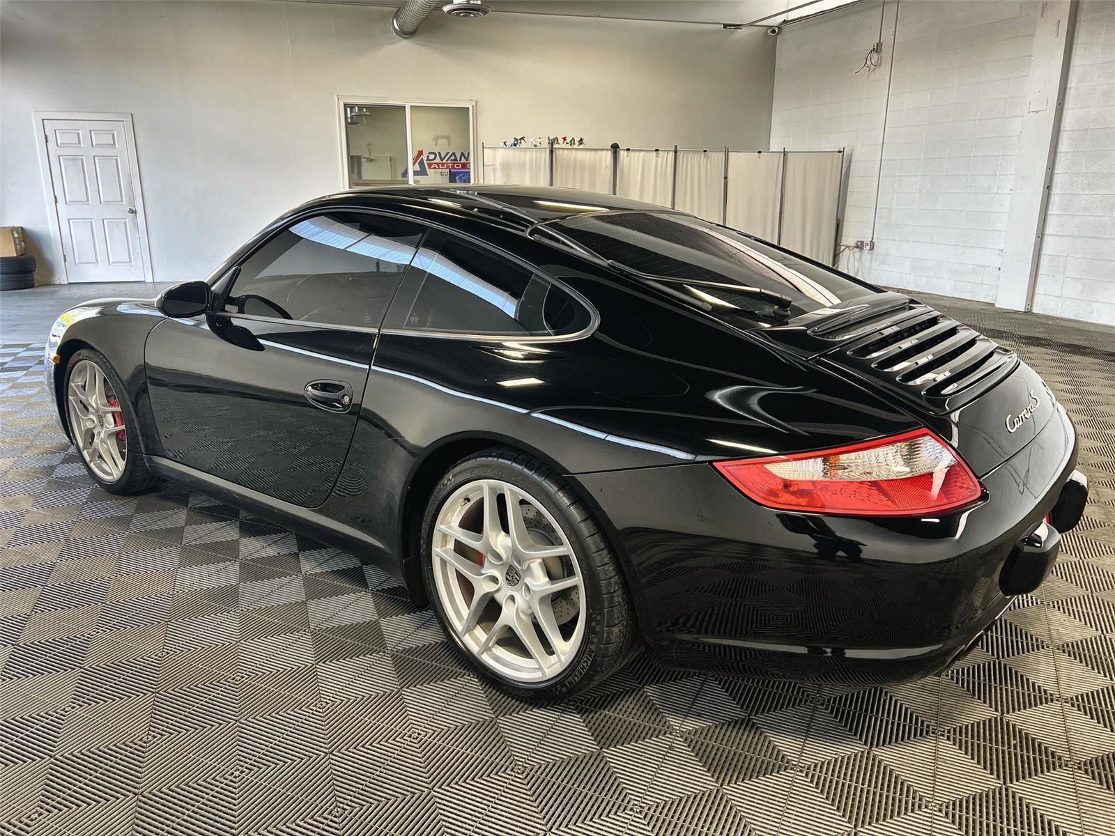 Used 2005 Porsche 911 Carrera S image 8