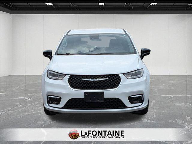 Certified 2024 Chrysler Pacifica Touring-L image 2