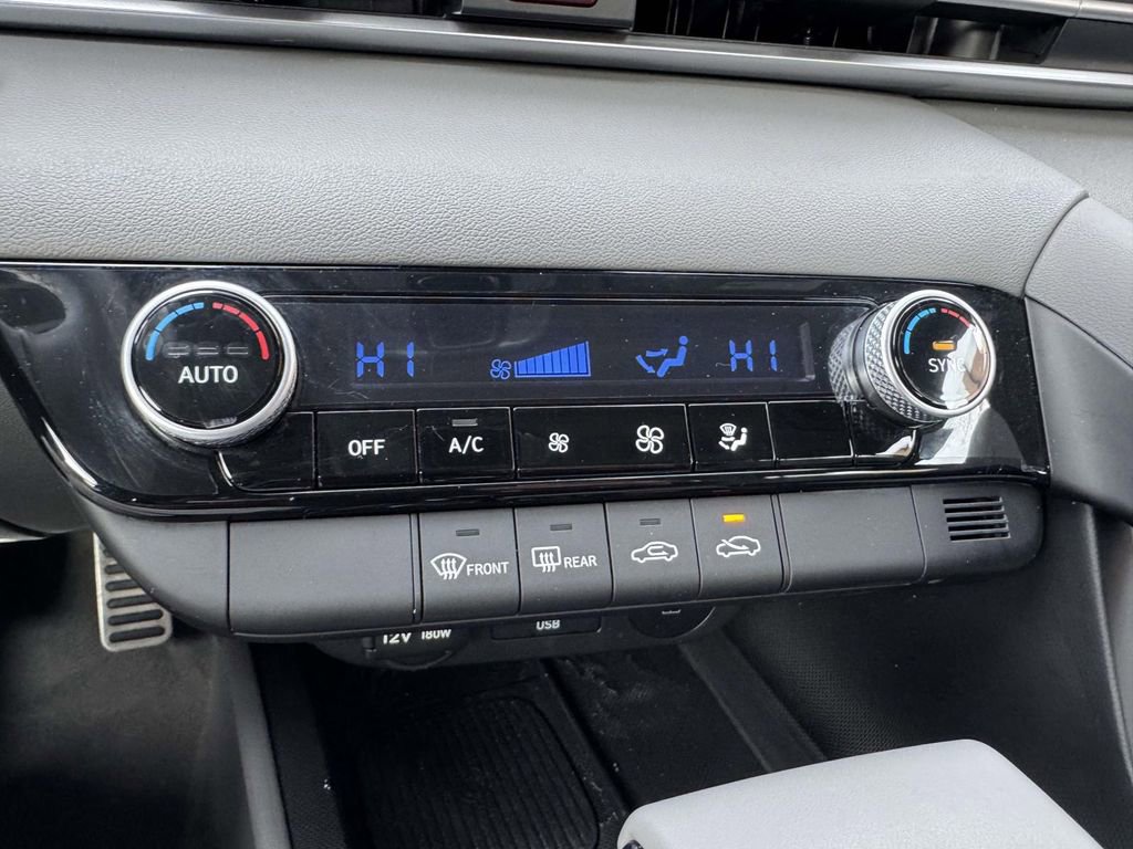 Certified 2025 Hyundai Elantra Sport image 26
