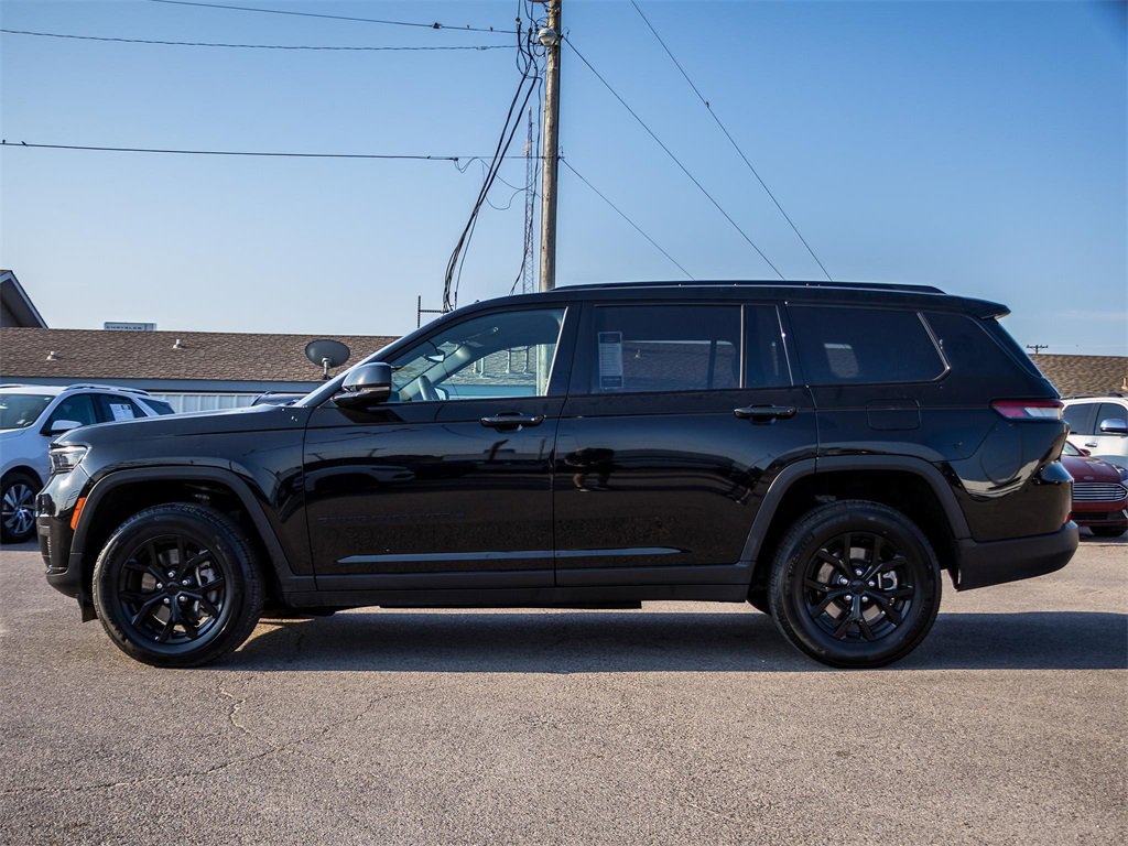 Used 2024 Jeep Grand Cherokee L Laredo image 4