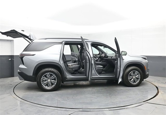 Certified 2025 Chevrolet Traverse LT w/ Driver Confidence Package image 53