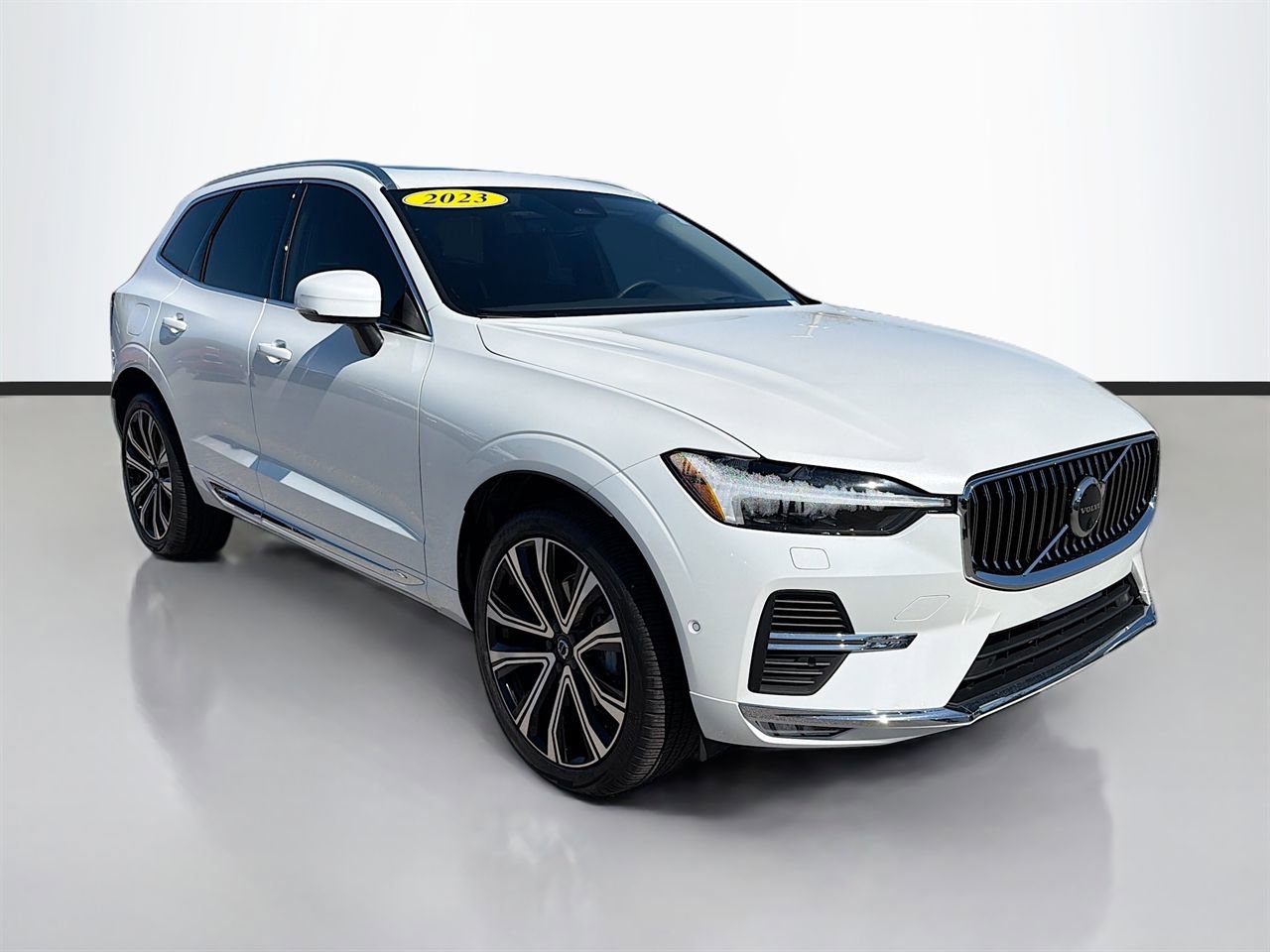 Used 2023 Volvo XC60 B5 Ultimate w/ Climate Package image 2