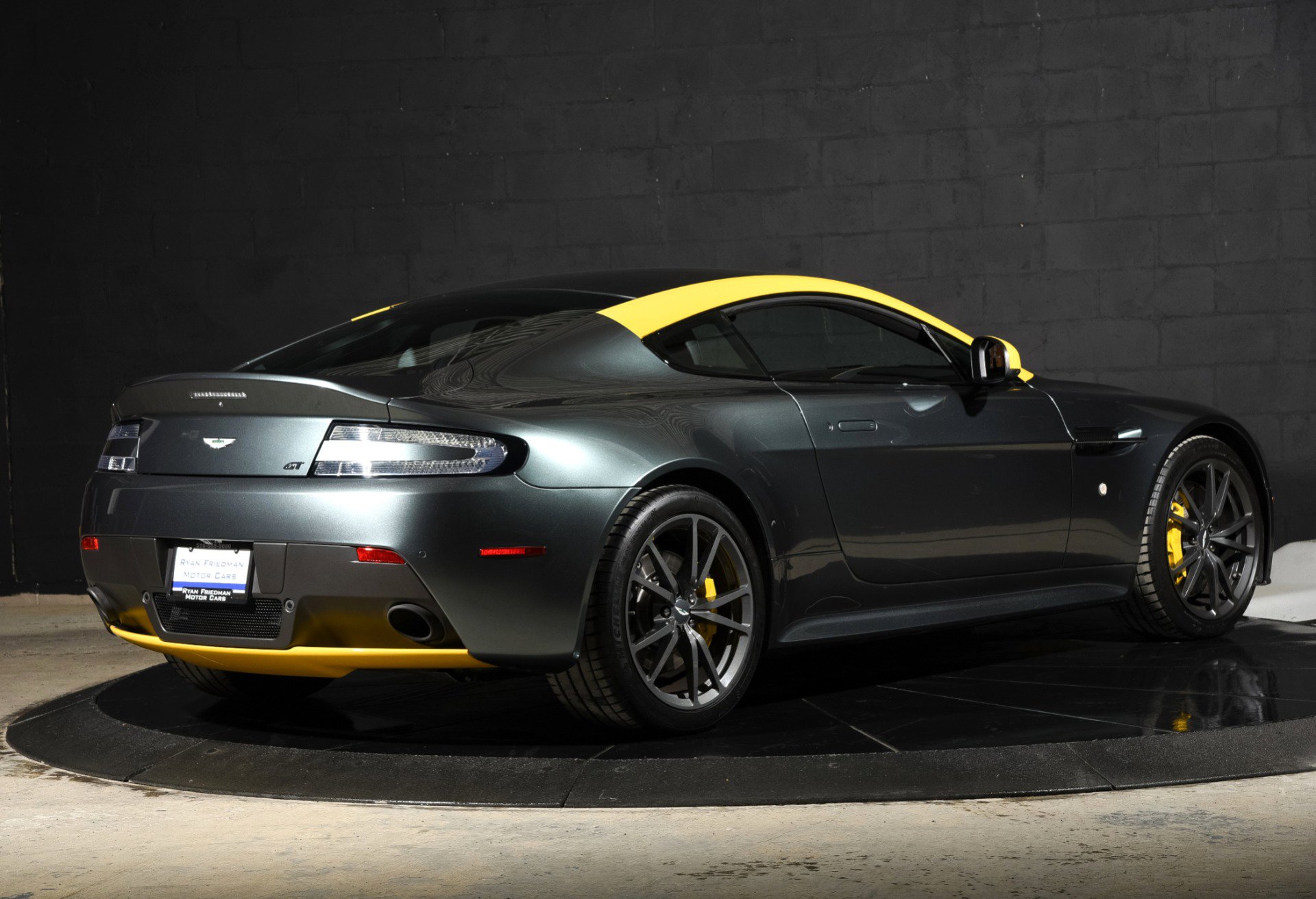 Used 2016 Aston Martin V8 Vantage GT RWD image 3
