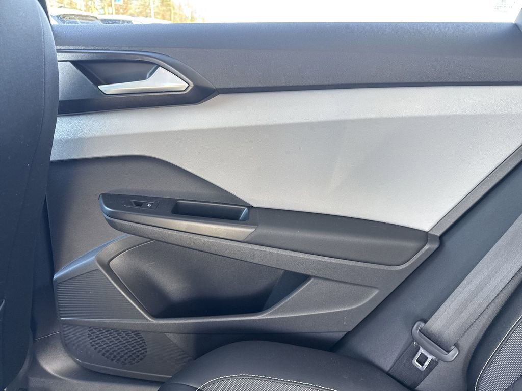 Used 2022 Volkswagen Taos SE image 24