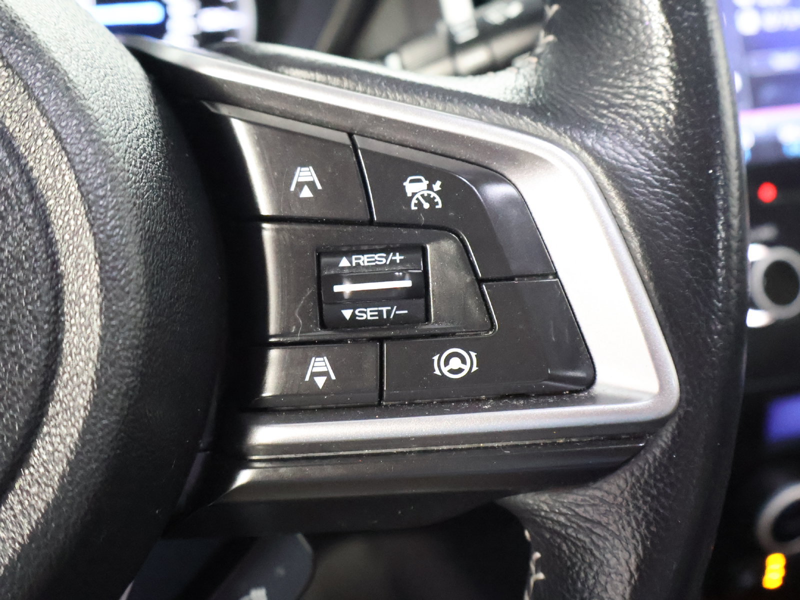 Used 2022 Subaru Ascent Limited AWD/4WD image 36