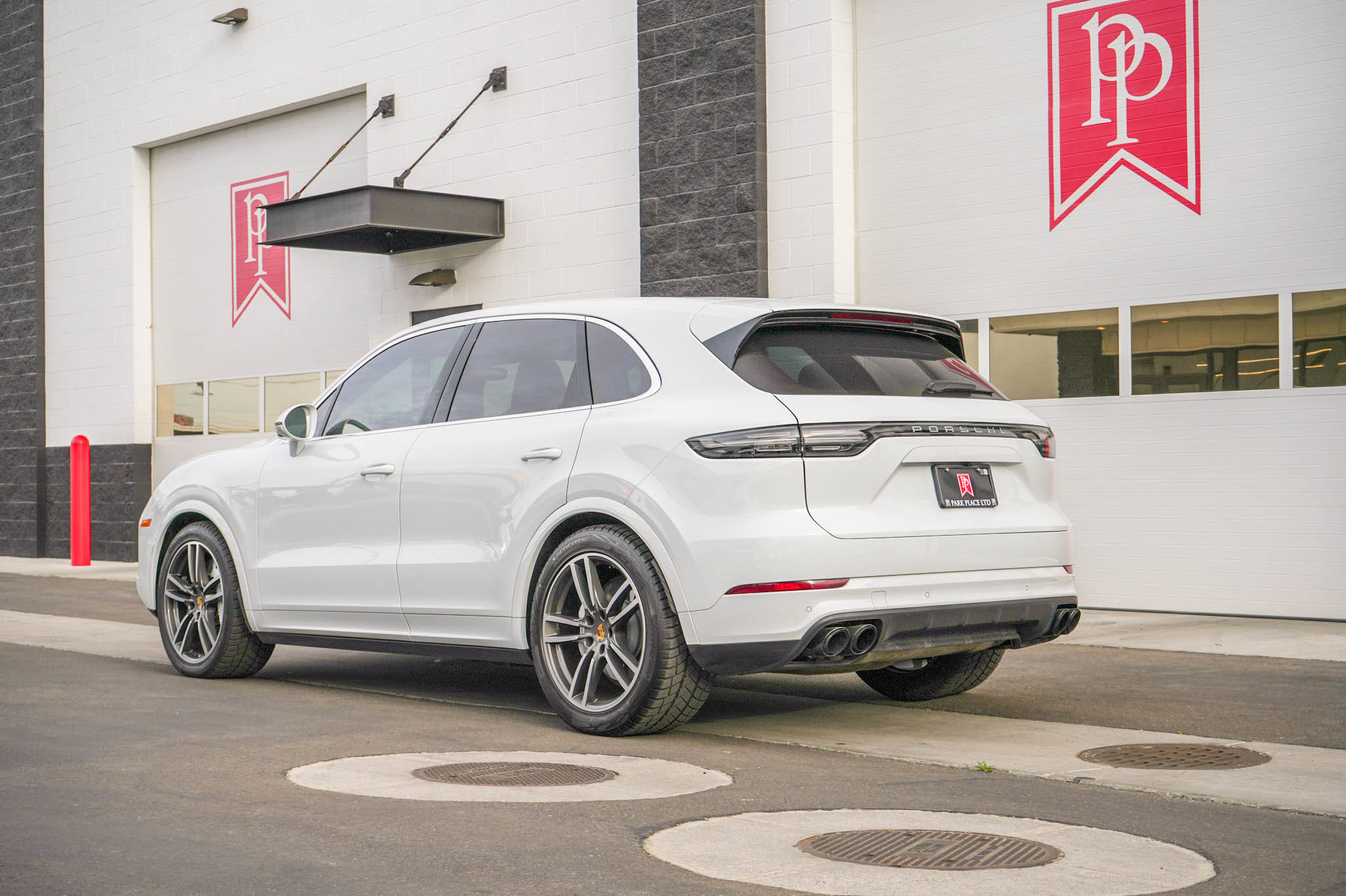 Used 2020 Porsche Cayenne Turbo AWD/4WD image 58