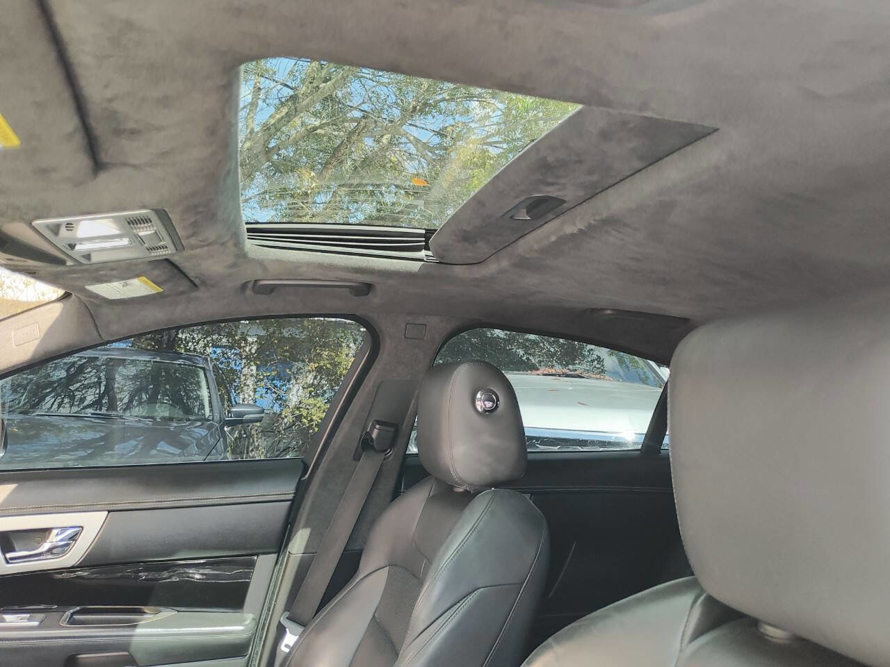 Used 2014 Jaguar XF 3.0 RWD image 33
