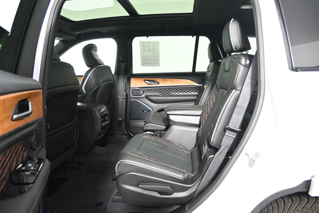 Used 2023 Jeep Grand Cherokee L Summit AWD/4WD image 19